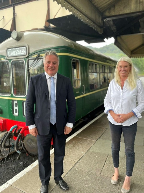 Simon Baynes MP and the Rt Hon Amanda Milling MP at Llangollen Station