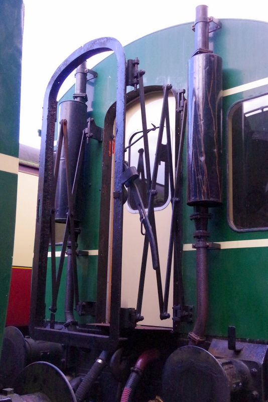 Class 109: Corridor canvas removed from the power car 50416
