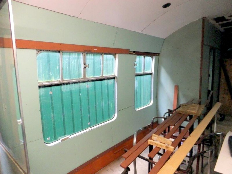 Class 105: Installation of filler pieces between the windows and the luggage racks