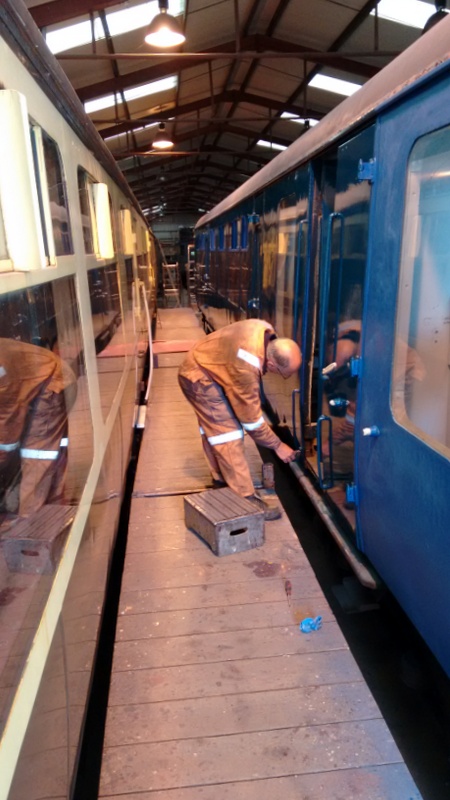 Class 104 no. 50454: Painting gloss