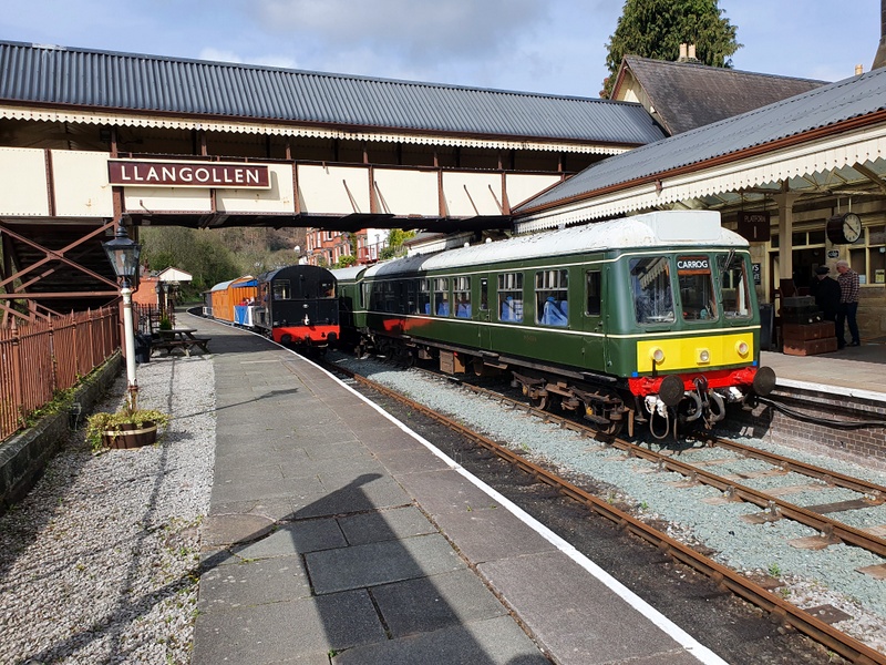 Class 108 and Berwyn Shuttle class 08 at Llangollen Station on 18/04/22