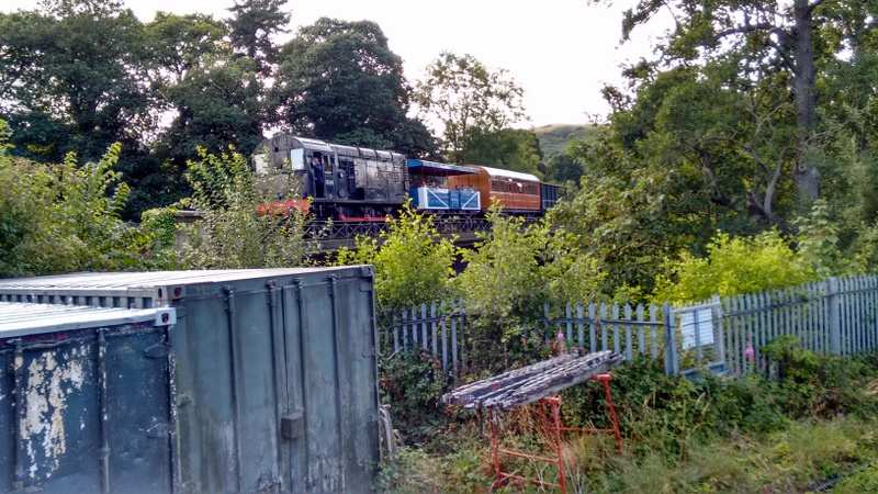 Berwyn shuttle service crossing the Dee Bridge on 06/08/22
