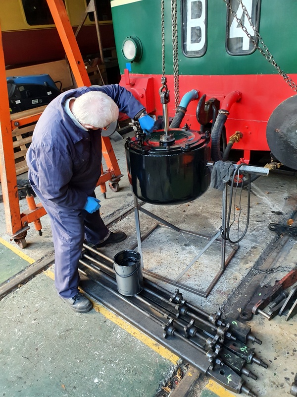 Class 109: Painting a vacuum brake cylinder