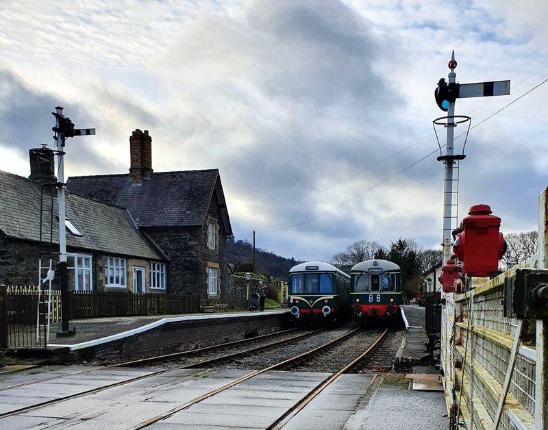 Class 109 and hybrid class 104/108 passing at Glynyfrdwy on 19/02/22