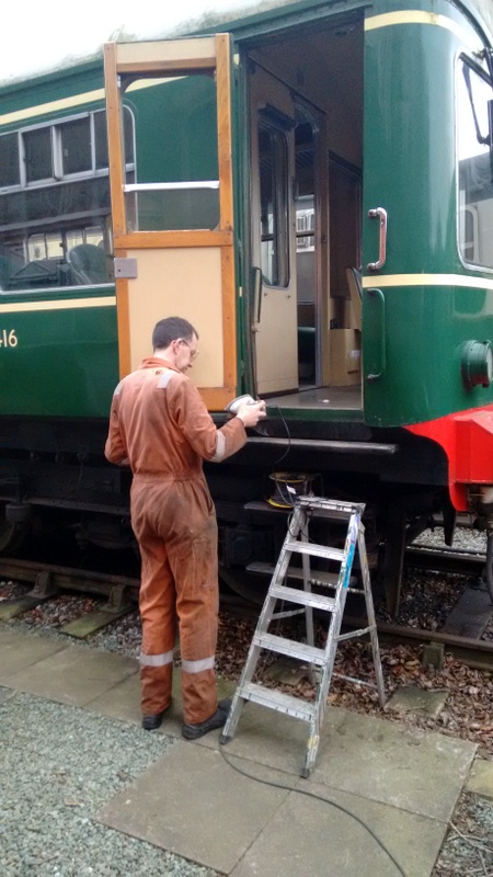 Class 109: Sanding the secondman's door on 50416