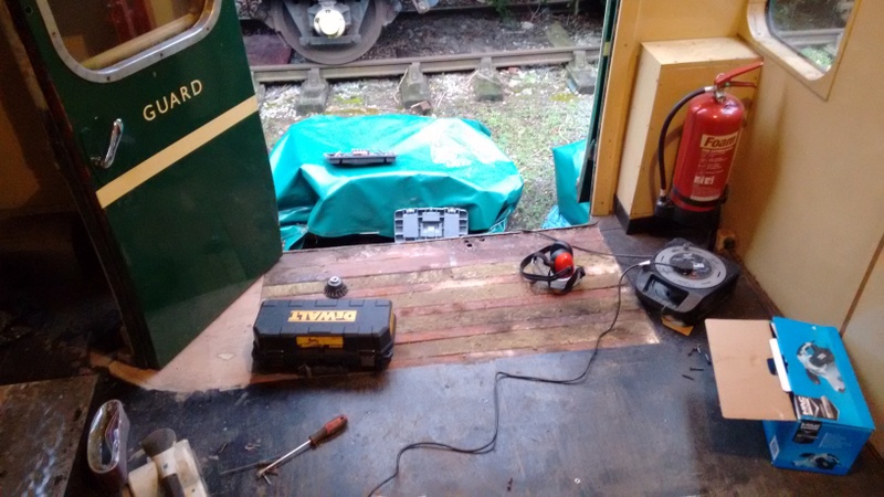 Class 109: Repairs to the guard's inward-opening door