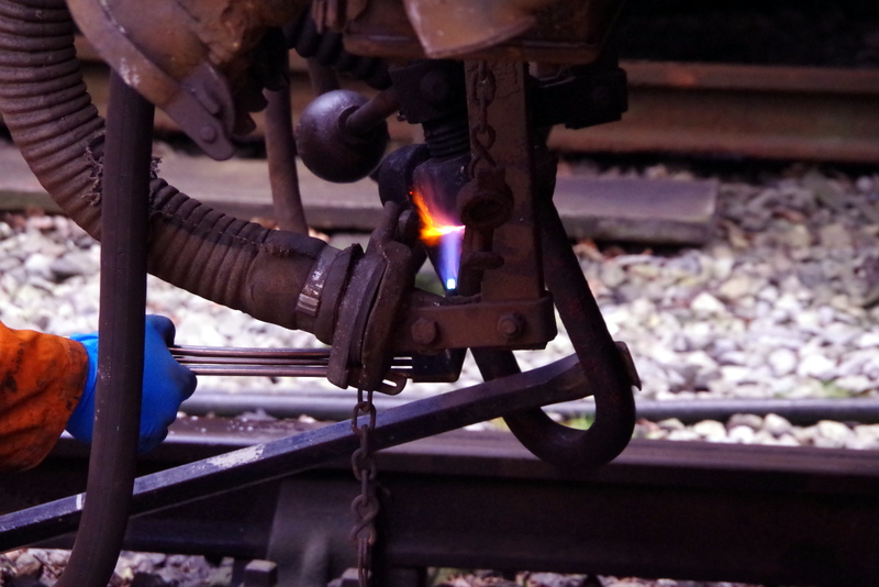 Class 108:Freeing the screw coupling on the rear of 51933