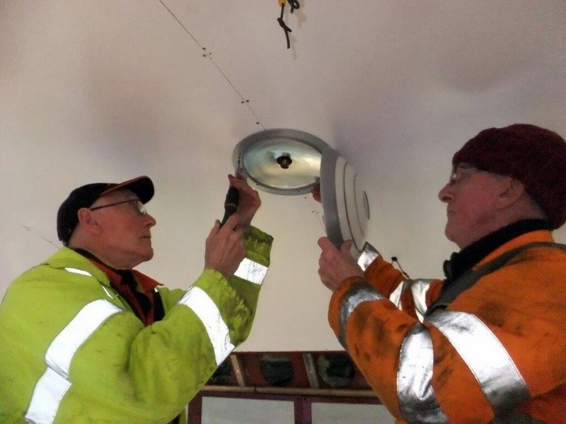 Class 100:Installing a light fitting
