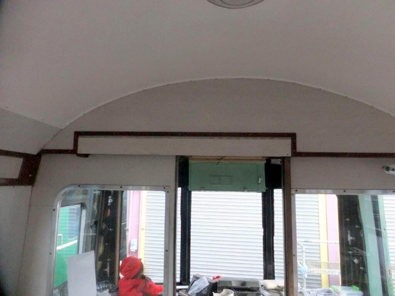 Class 100: Refurbished lifting panel for the cab sliding door