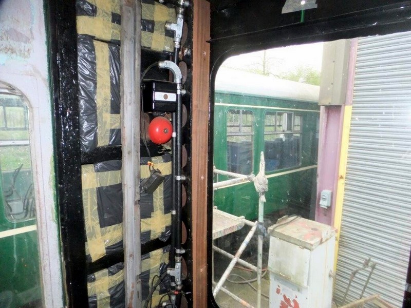 Class 100:Hardwood strip in the recess at the side of the driver's window
