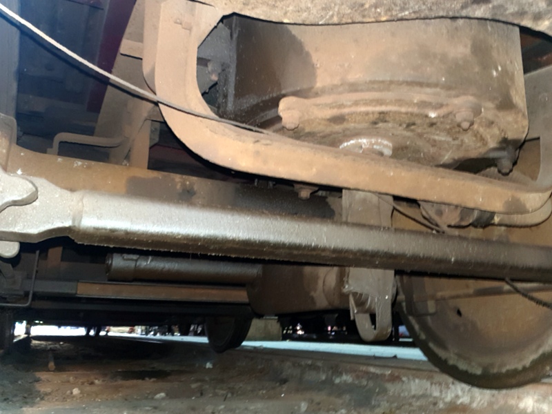Class 109: Vacuum cylinder to be extracted from the no. 2 bogie