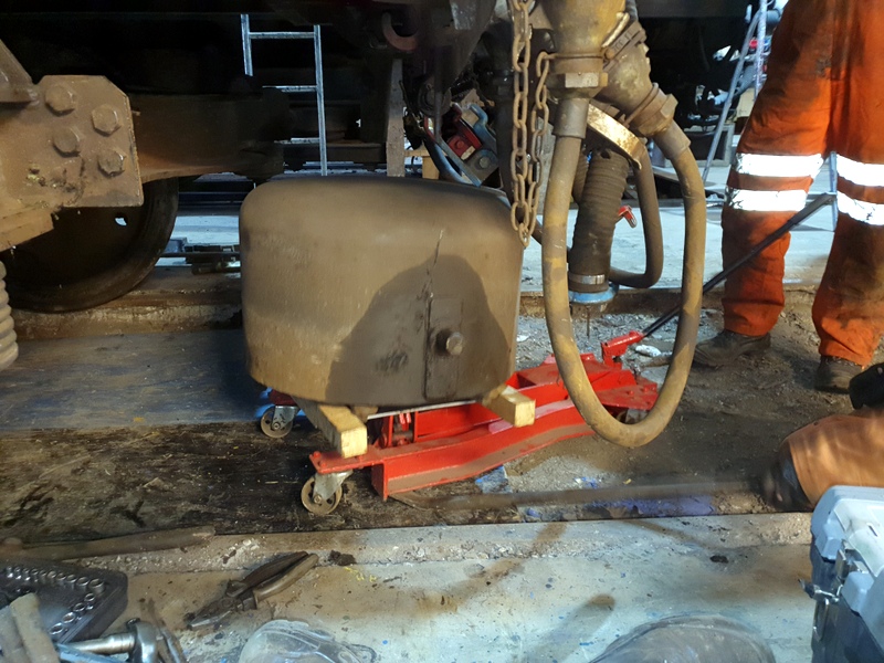 Class 109: Extracting the vacuum cylinder from 56171 no. 2 bogie