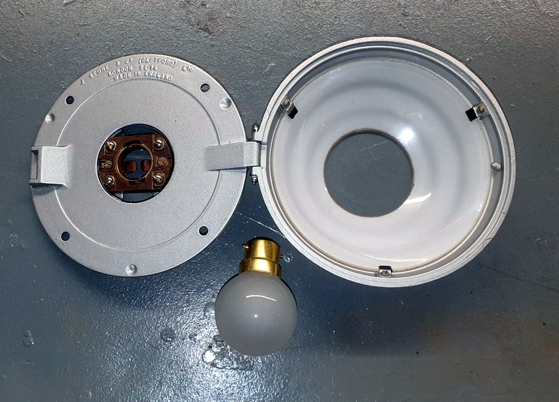 Class 104: Light for the toilet in 50528