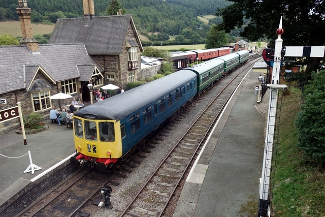 4-car hybrid class 104/108 + Wickham class 109 at Carrog on Wednesday 31/08/22