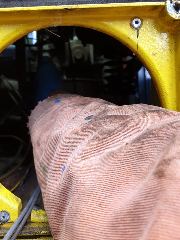 Class 108: Gaining access to the vacuum feed valve via the headlight aperture
