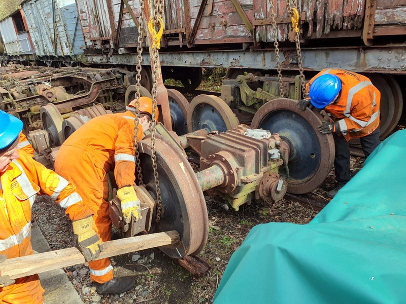 Unloading spare parts at Pentrefelin on 01/04/23