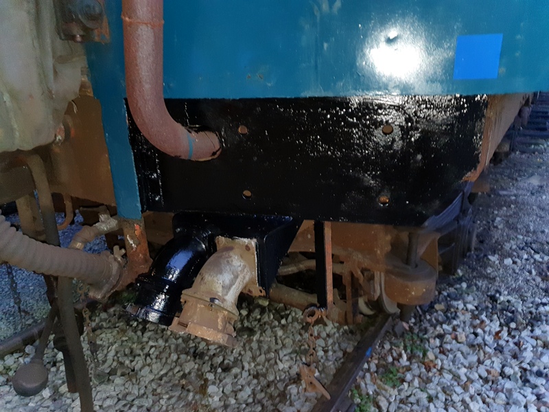Class 104: 50528 ready to receive a replacement buffer