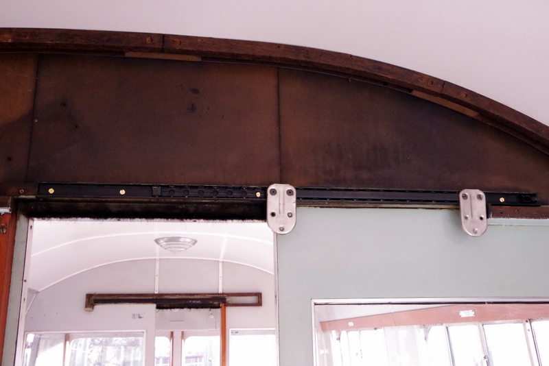 Class 105: Runner for the first class sliding door