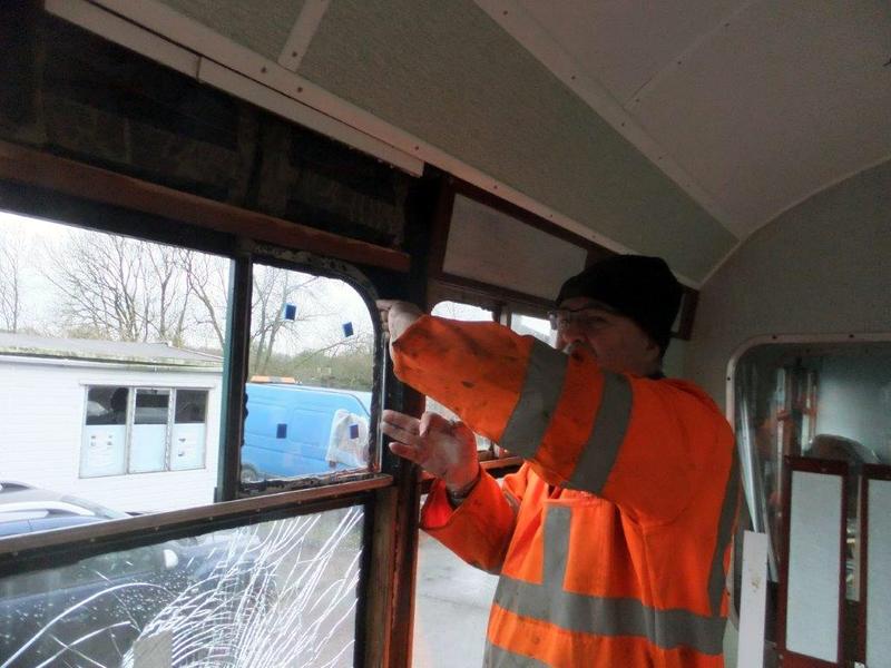 Class 100: Fitting a replacement quarter light
