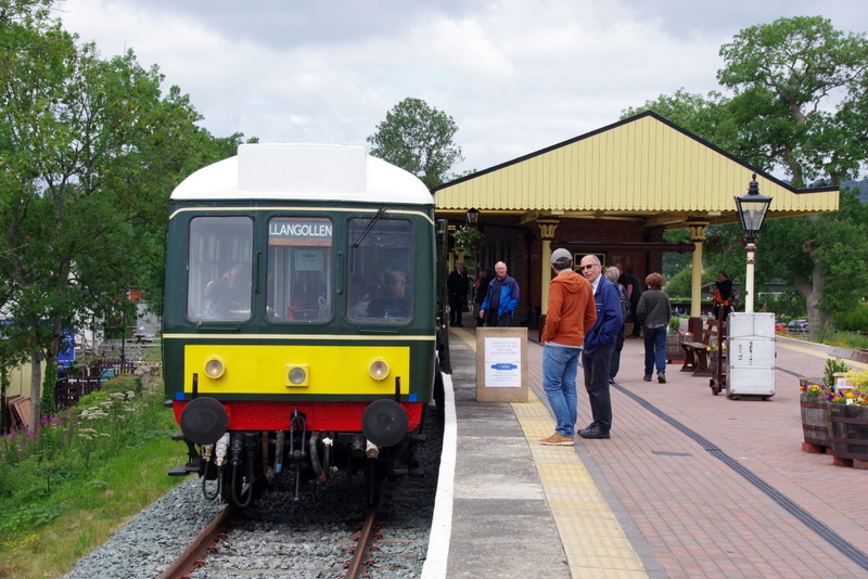 One of our drivers chatting to someone at Corwen on 02/07/23