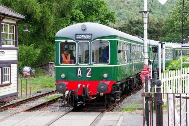 4-car class 109+108 arriving at Glyndyfrdwy on 02/07/23