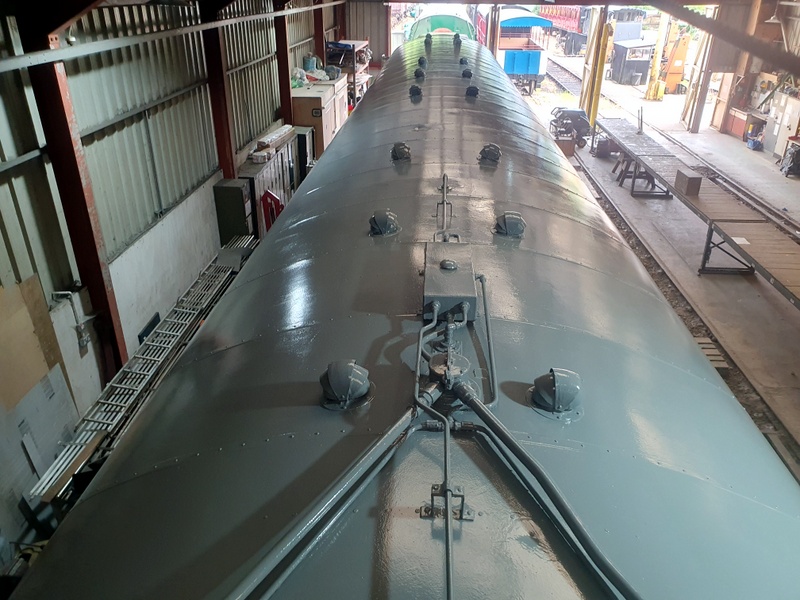 Class 108: Painted roof on the trailer car