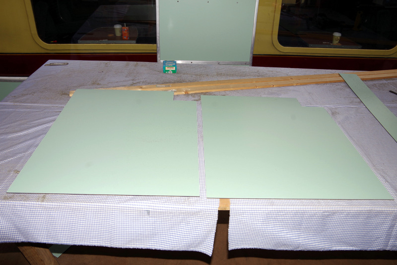 Class 127: New green panels for the doors