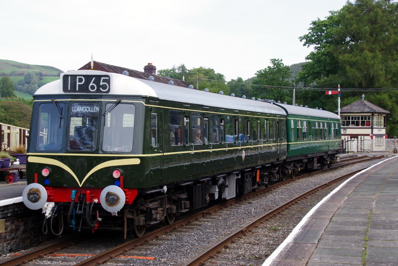 Hybrid class 127/108 at Glyndyfrdwy on 07/10/23