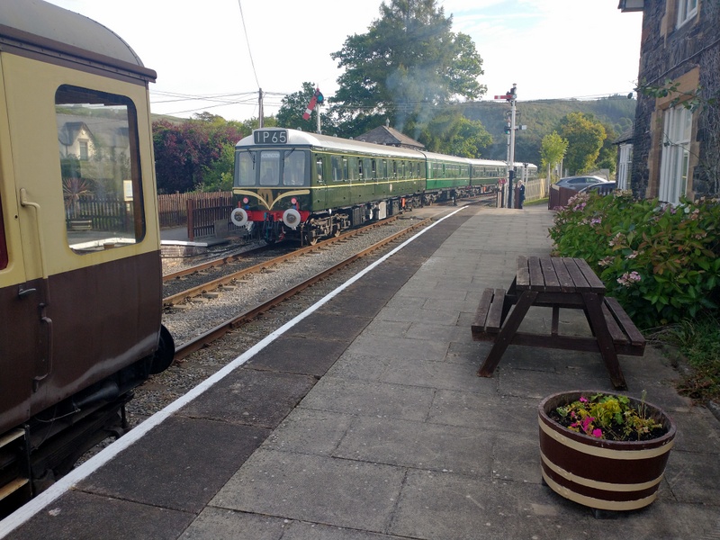 4-car Class 108 + hybrid class 127/108 leaving Glyndyfrdwy on 08/10/23