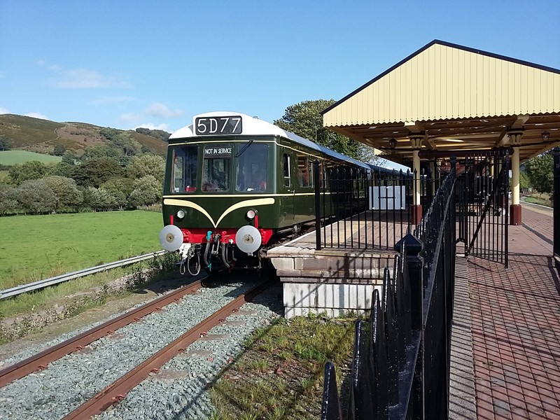 Class 127 no. 51618 at Corwen on 18/09/23