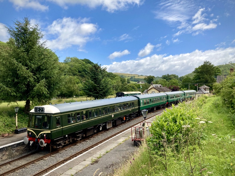 4-car class 109+hybrid class 127/108 at Glyndyfrdwy on 04/07/24