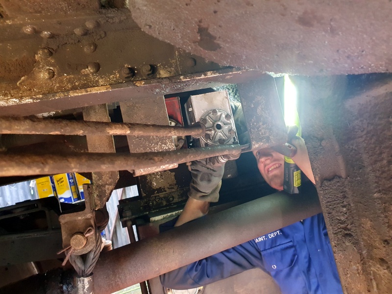 Class 108: Installing a replacement final drive air pressure switch