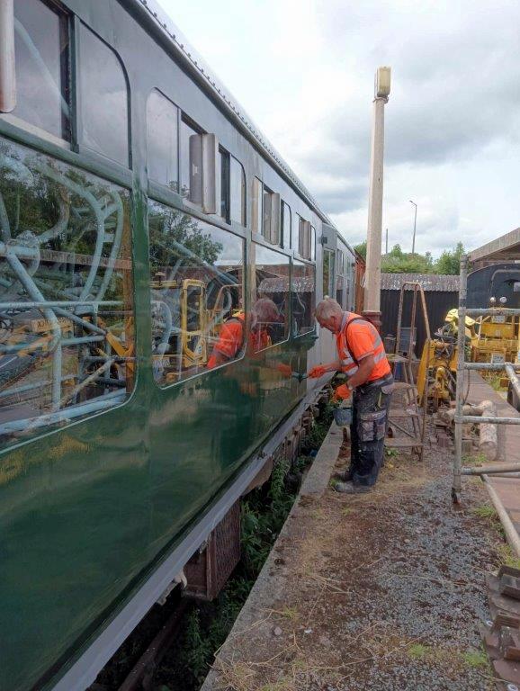 Class 100: Painting the power car