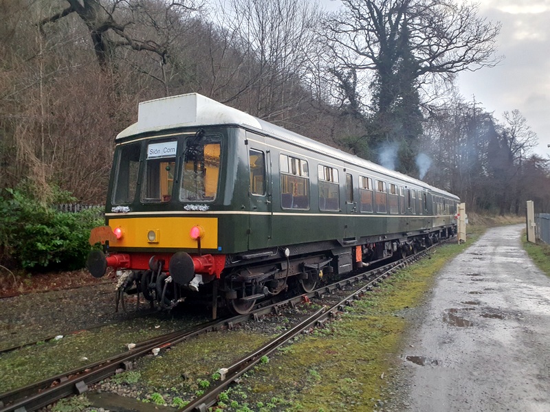 Class 108: Festive decorations for the Sion Corn specials