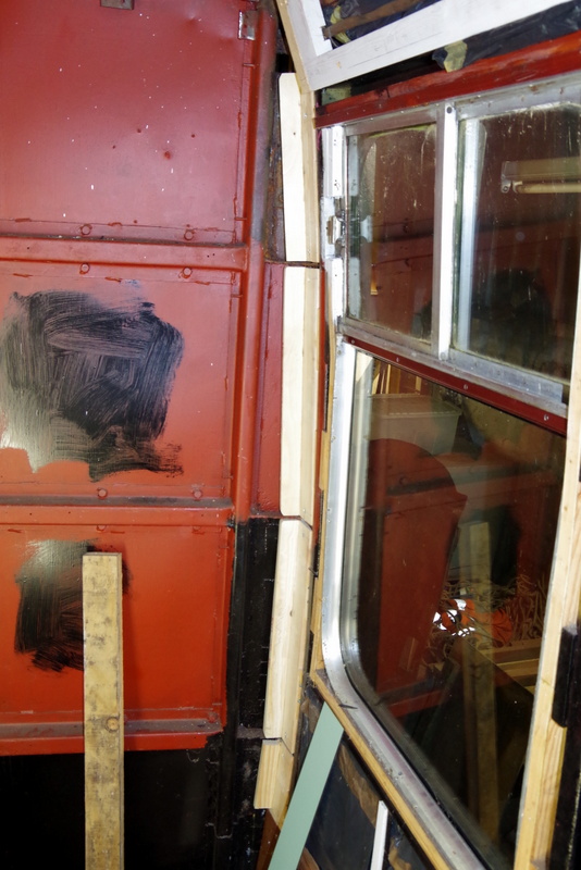 Class 105: Corner pieces fitted at the back of the rear compartment