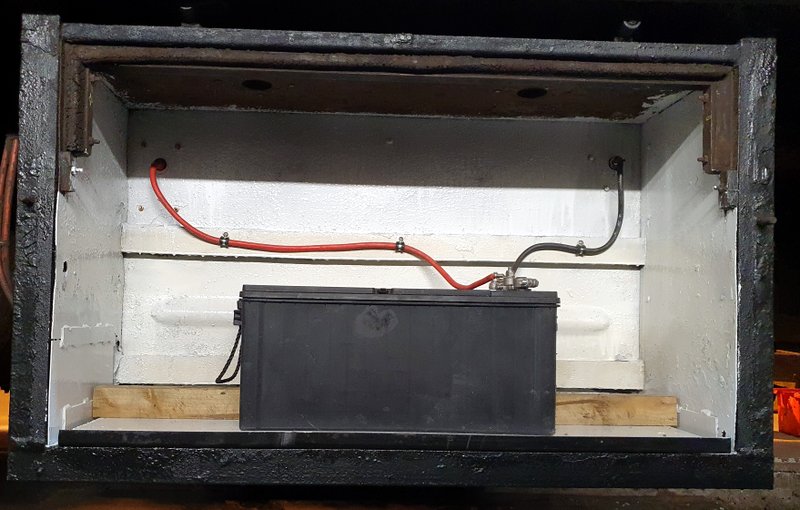 Class 108: 50454 driver's side battery box