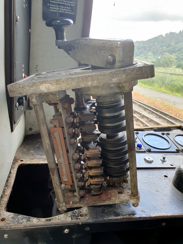 DMU throttle control