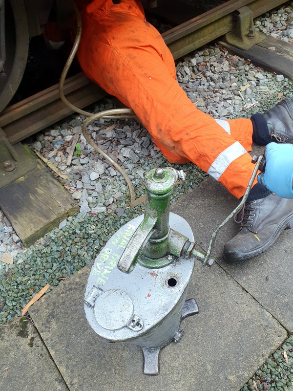 Class 127: Topping up the oil in a final drive