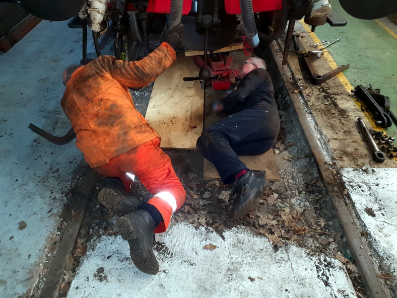 Class 109: Extracting a removed vacuum cylinder 