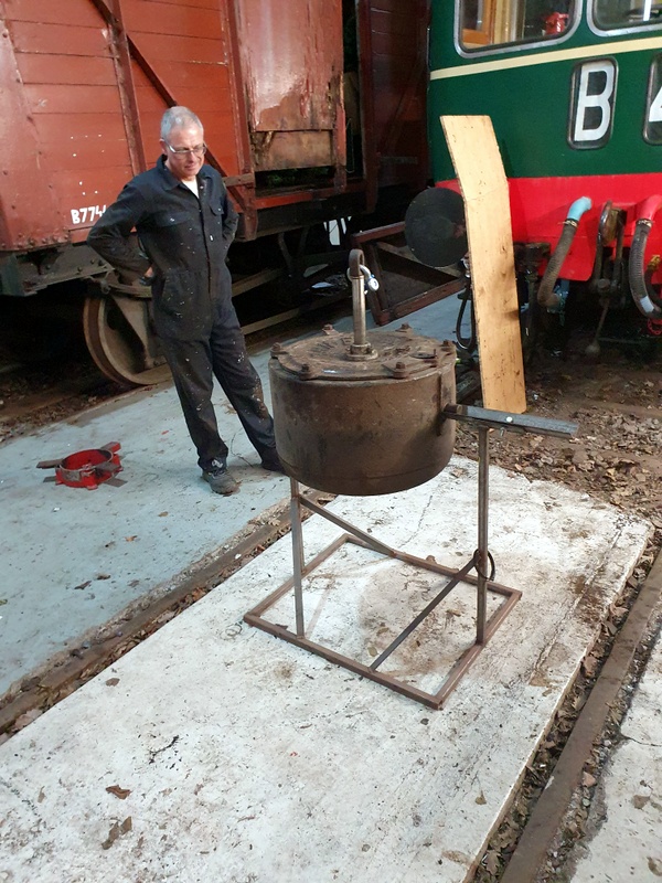 Class 109: Removed vacuum cylinder prior to stripping down