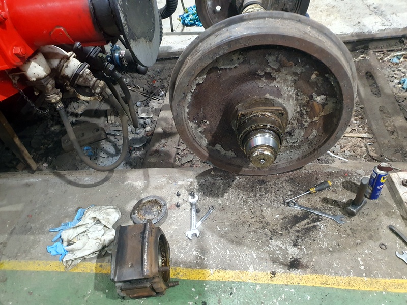 Class 104: Axle bearing with axlebox and outer roller bearing removed