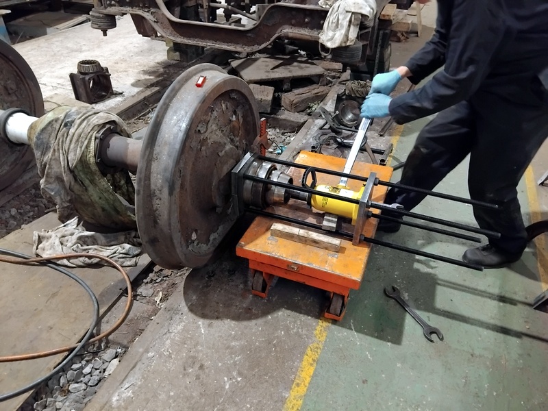 Class 104: Using a puller to remove the inner roller bearing from a donor axle