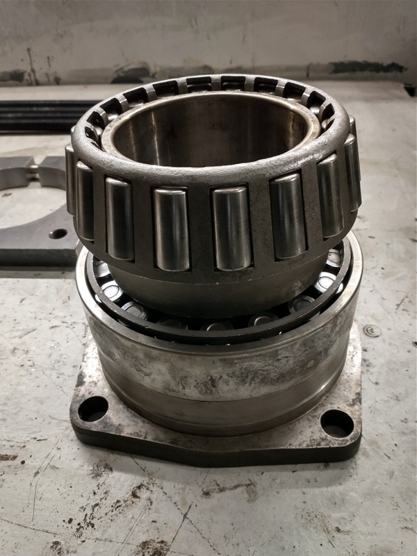 Class 104: Inner and outer roller bearings cleaned and reunited