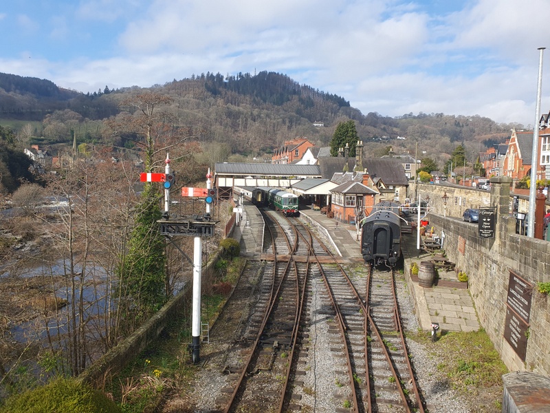 Hybrid class 127/108 at Llangollen Station on 22/03/25