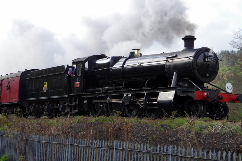 3802 passing Pentrefelin Yard on 13/04/25