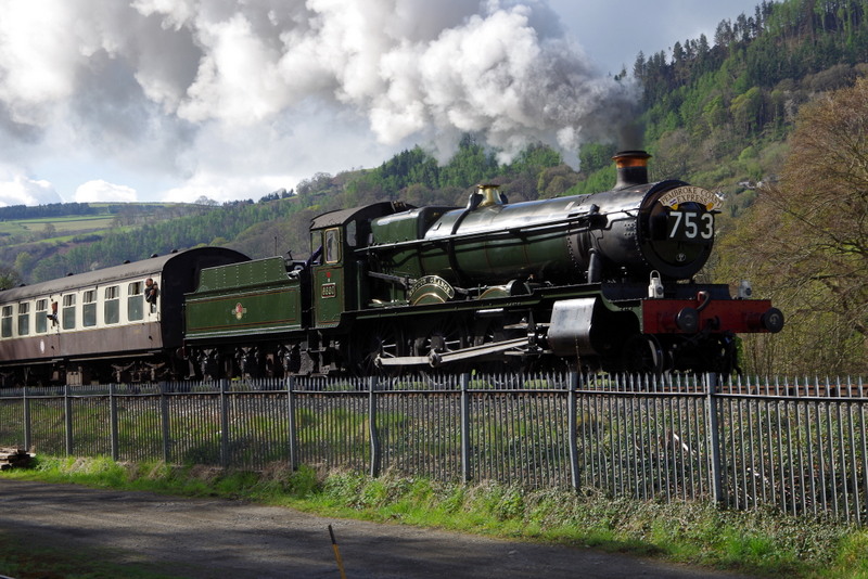 6880 'Betton Grange' passing Pentrefelin Yard on 13/04/25