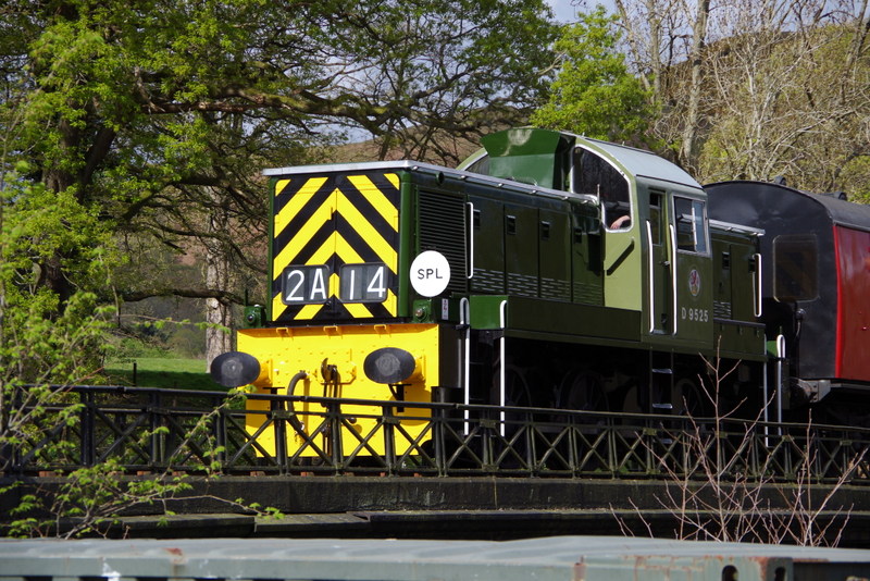 Class 14 'Teddy Bear' no. 9525 passing Pentrefelin Yard on 13/04/25