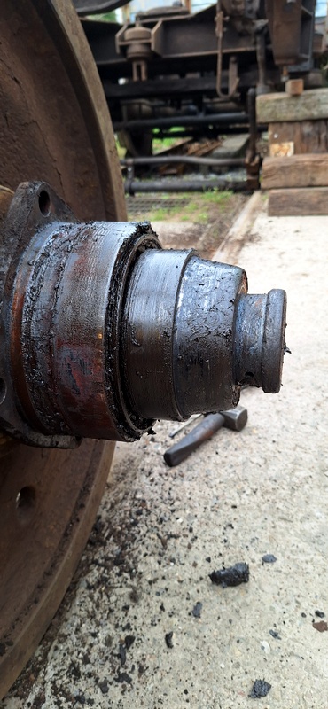 Class 104: Axlebox removed from a 50454 wheelset