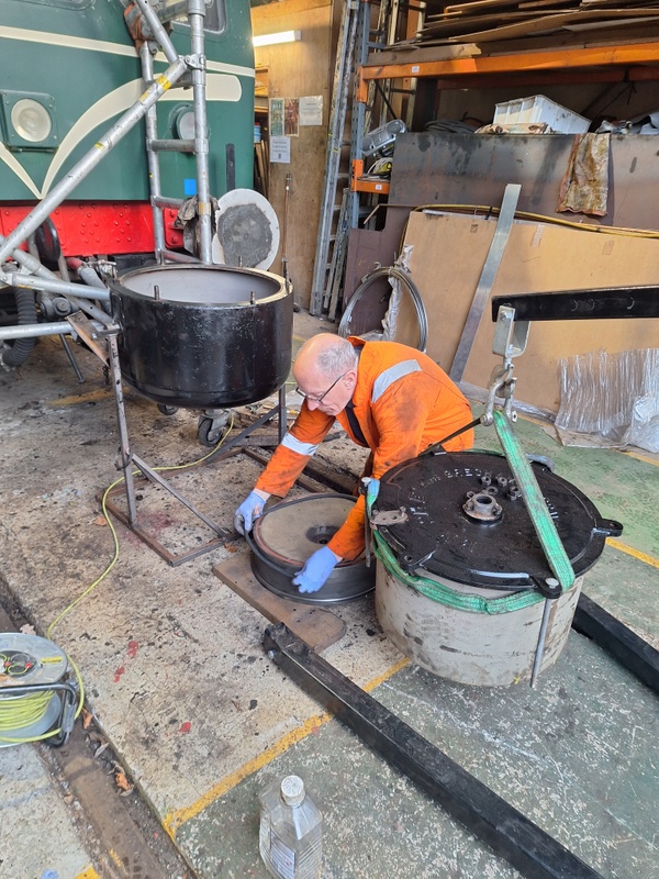 Class 109: Attending to the rolling piston ring on a vacuum brake cylinder