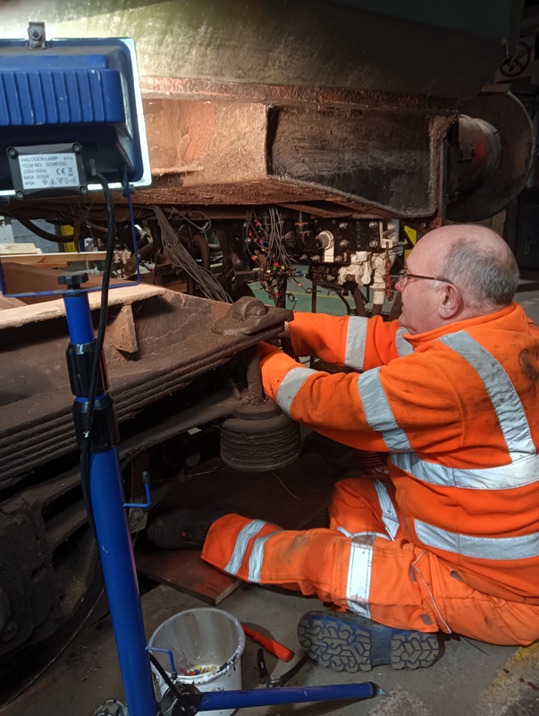 Class 105: Installing wiring for the indicator lamps in the cab
